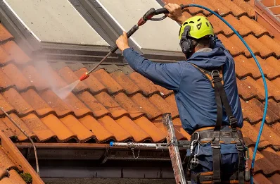 Démoussage et hydrofuge de toiture à Gondenans-Montby
